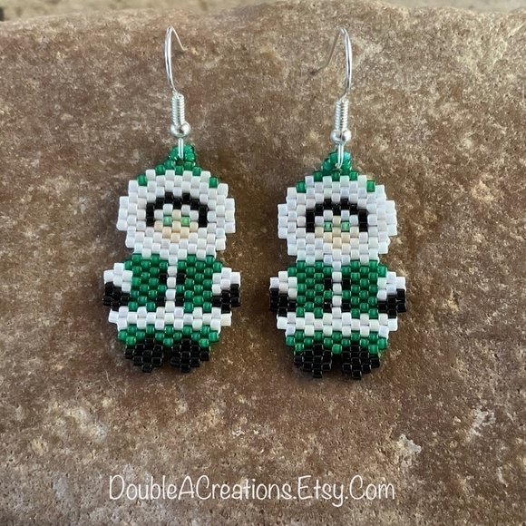 Green Eskimo Beaded Earrings, New, Handmade by Me - Picture 1 of 10